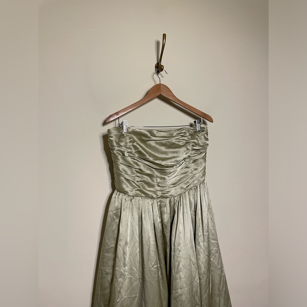 Reformation Elspeth Dress in Dried Herbs - Picture 6 of 10